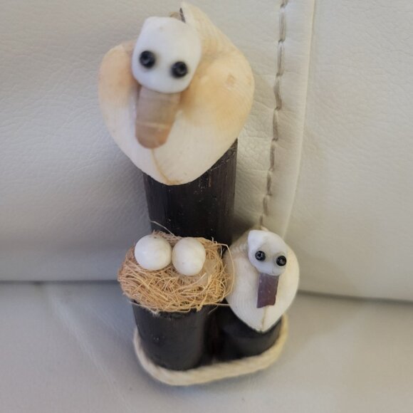 Handcrafted Seashell Pelican Seagull Family Figurine Pier Unique Nautical Decor - Picture 12 of 16